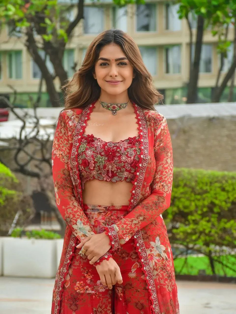 Mrunal Thakur Inspired Outfit