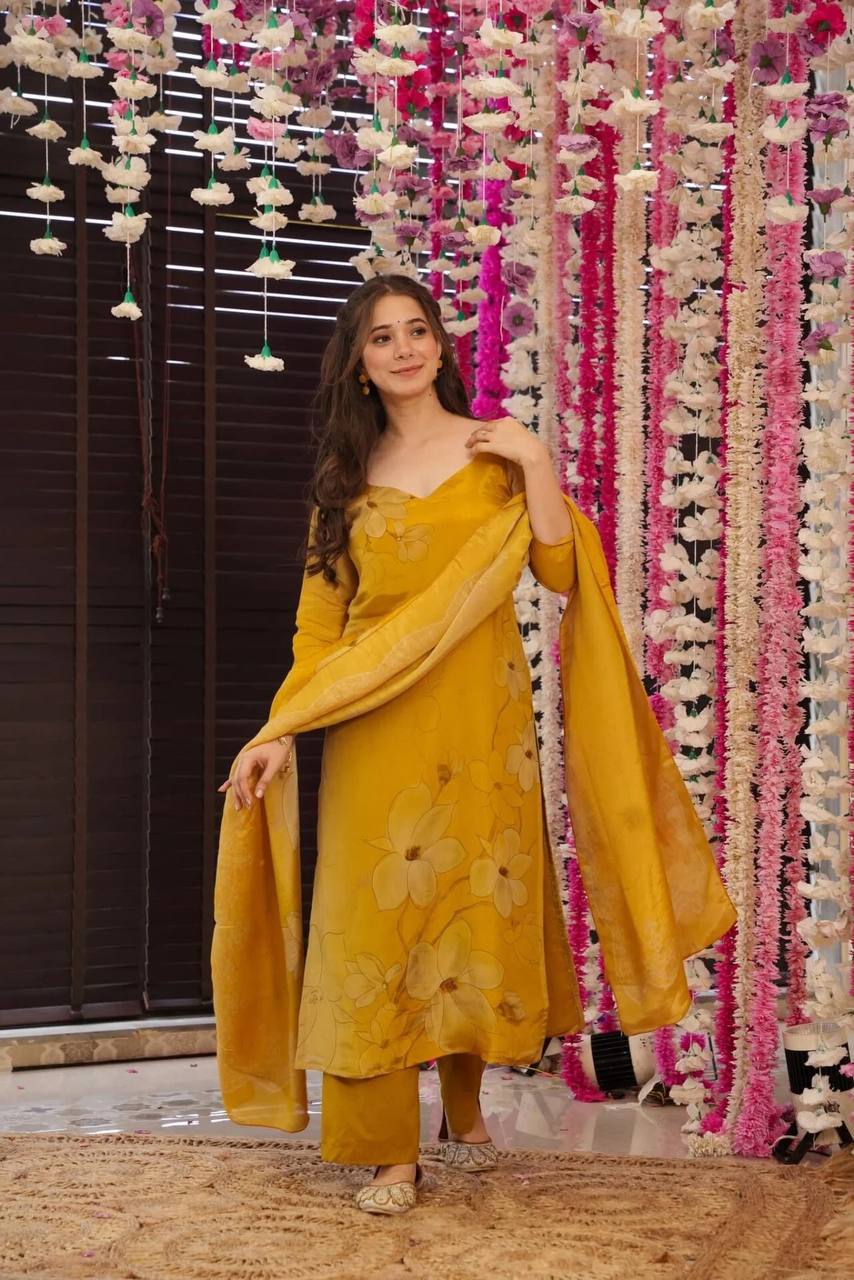 Mrunal Suit Set