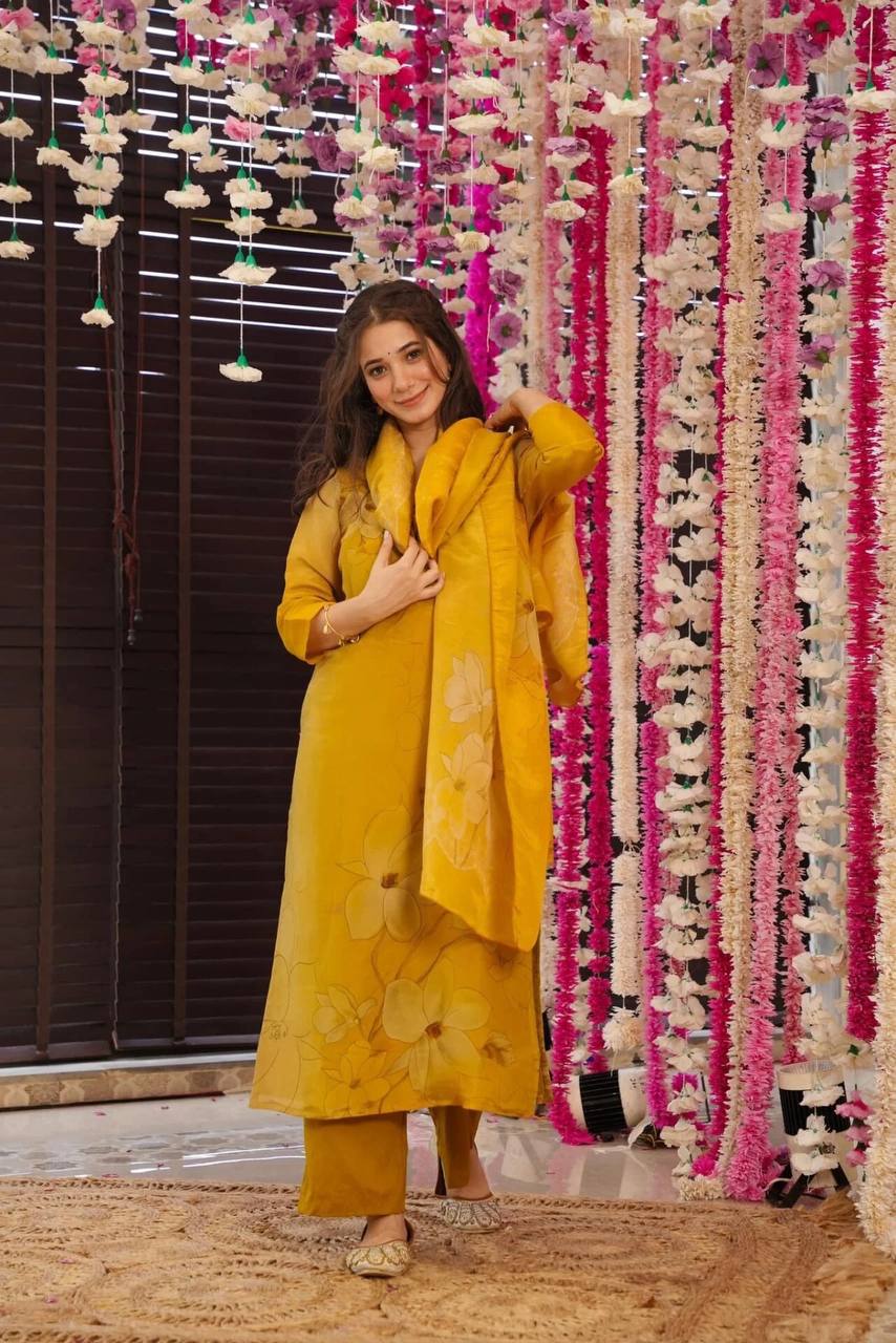 Mrunal Suit Set