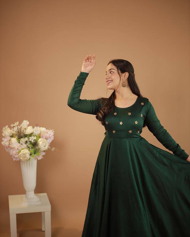 VICHITRA GREEN - Vedhika Fashion