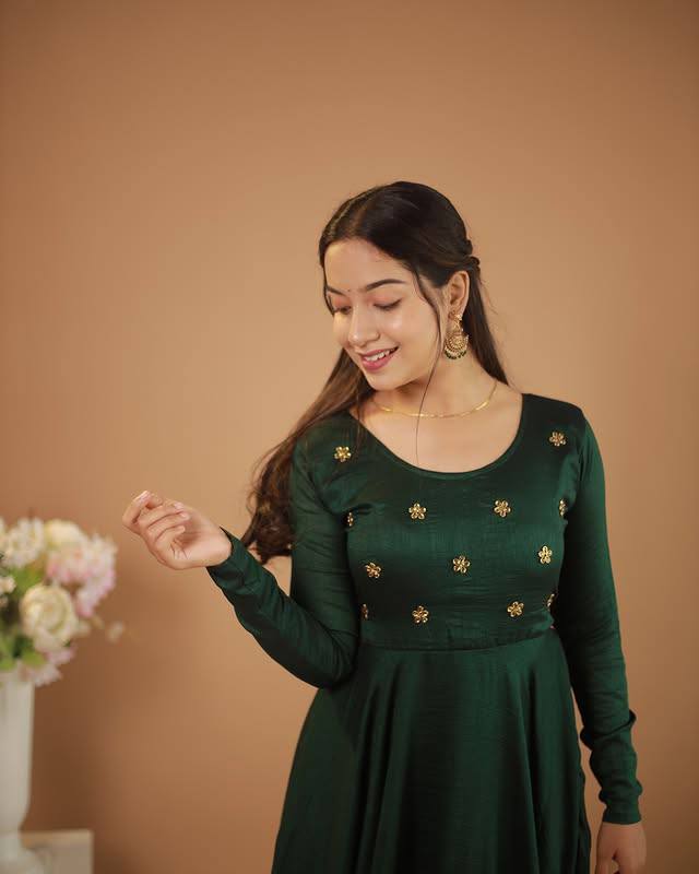VICHITRA GREEN - Vedhika Fashion