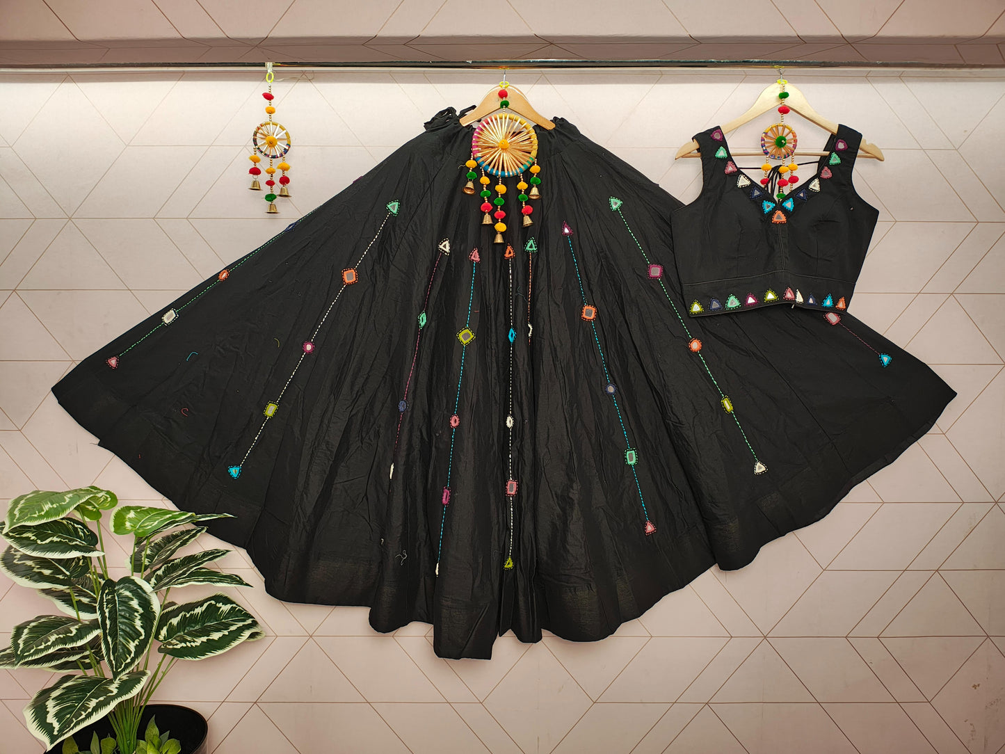 GAMTHI BHARAT NAVARATRI LEHENGA - Vedhika Fashion