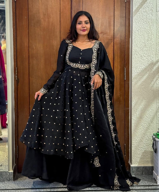 Vedhika black suit