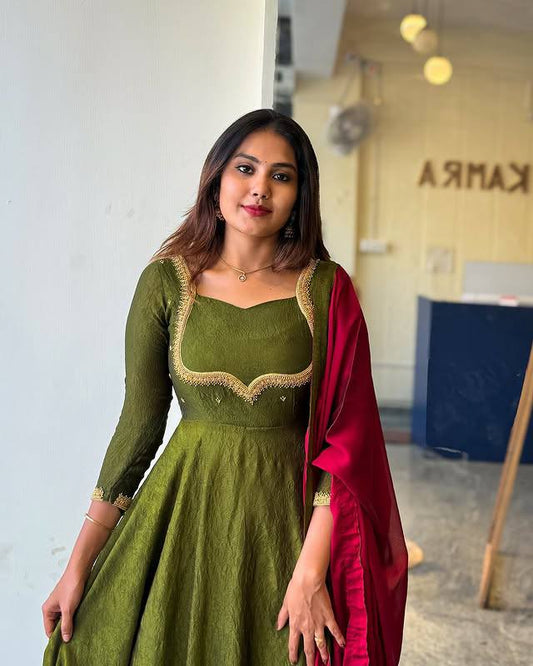 SHIVALI ANARKALI SUIT - Vedhika Fashion