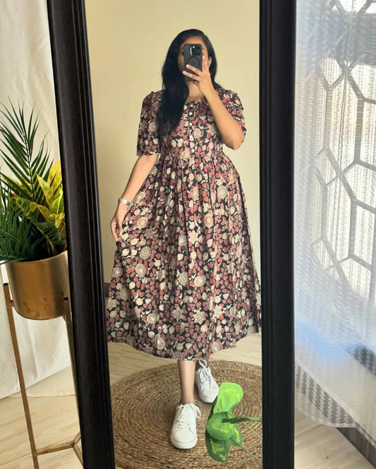 BLACK AND RED KALAMKARI - Vedhika Fashion